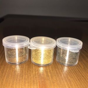 Bundle of cosmetic glitter